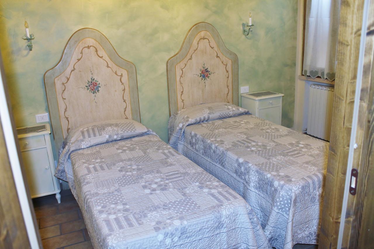 La Casa Delle Rondini Bed and Breakfast Roncoferraro Exteriör bild