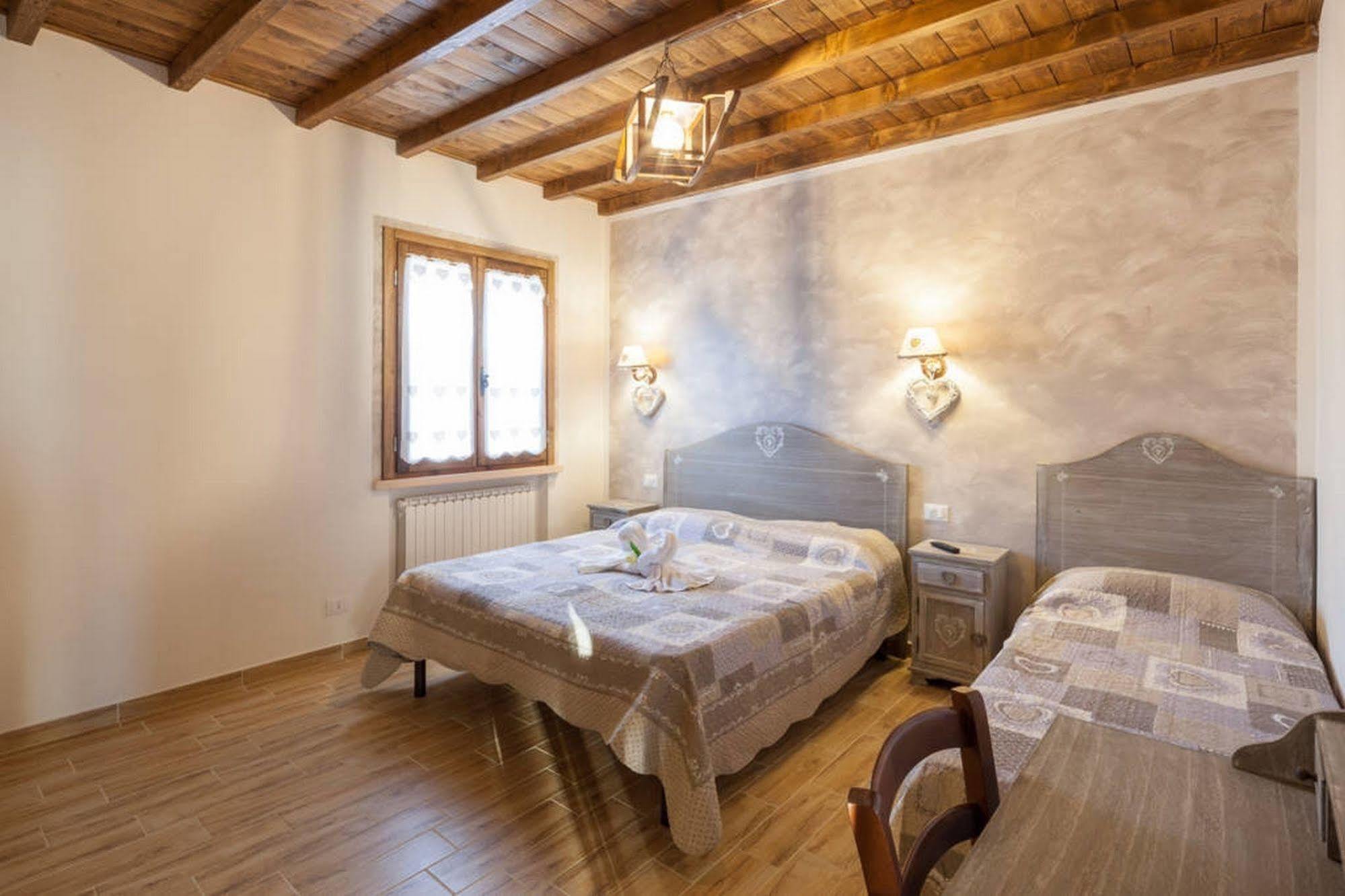 La Casa Delle Rondini Bed and Breakfast Roncoferraro Exteriör bild