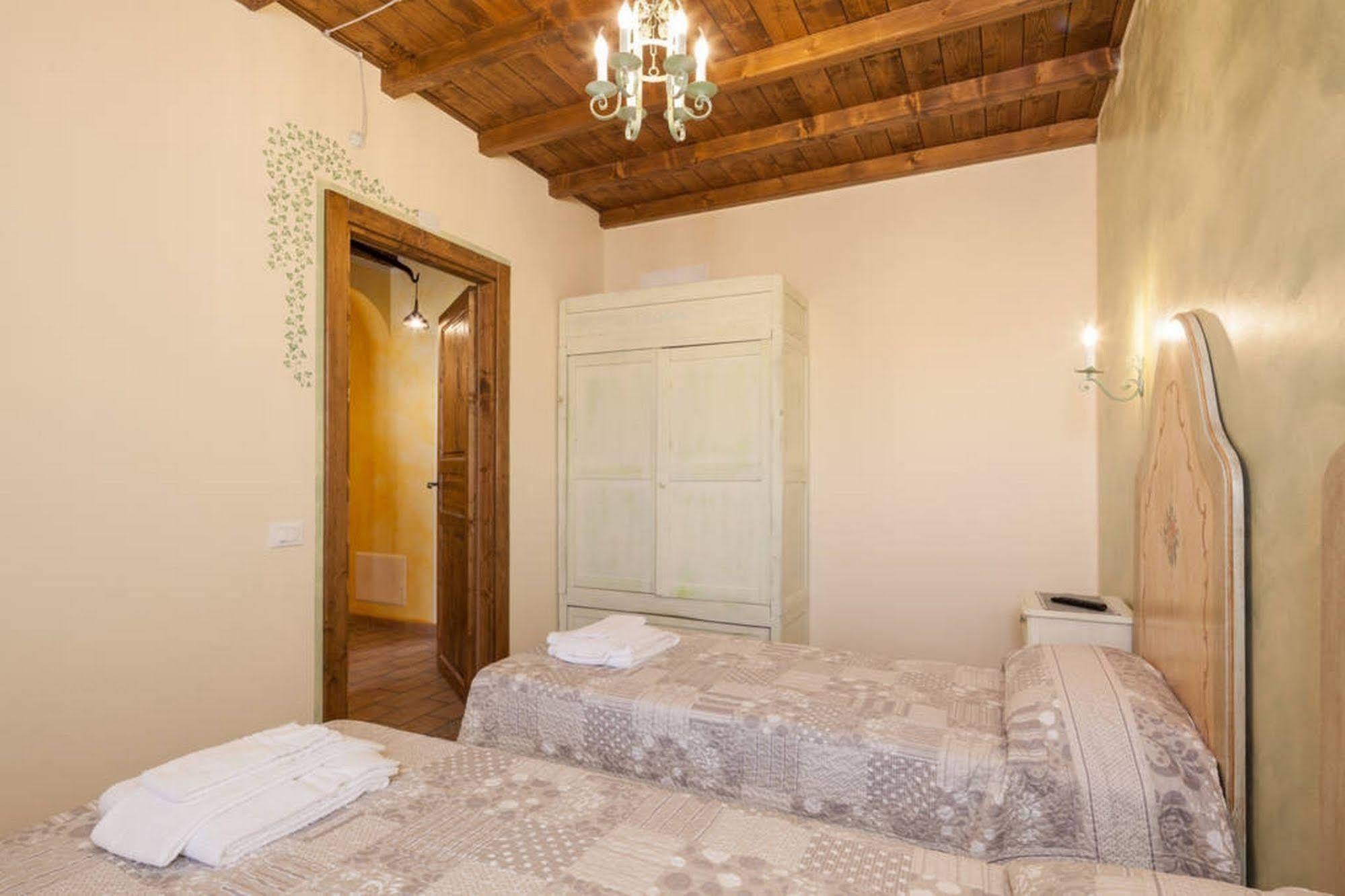 La Casa Delle Rondini Bed and Breakfast Roncoferraro Exteriör bild