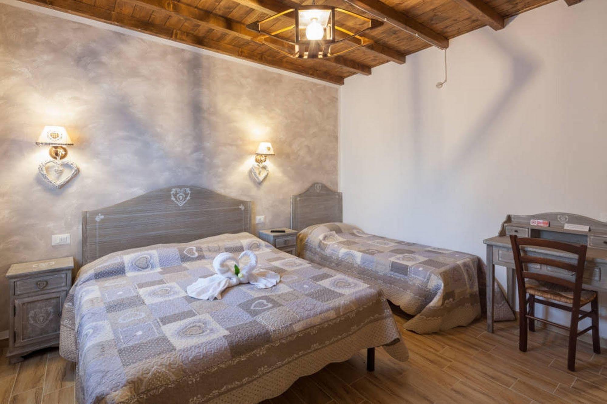 La Casa Delle Rondini Bed and Breakfast Roncoferraro Exteriör bild