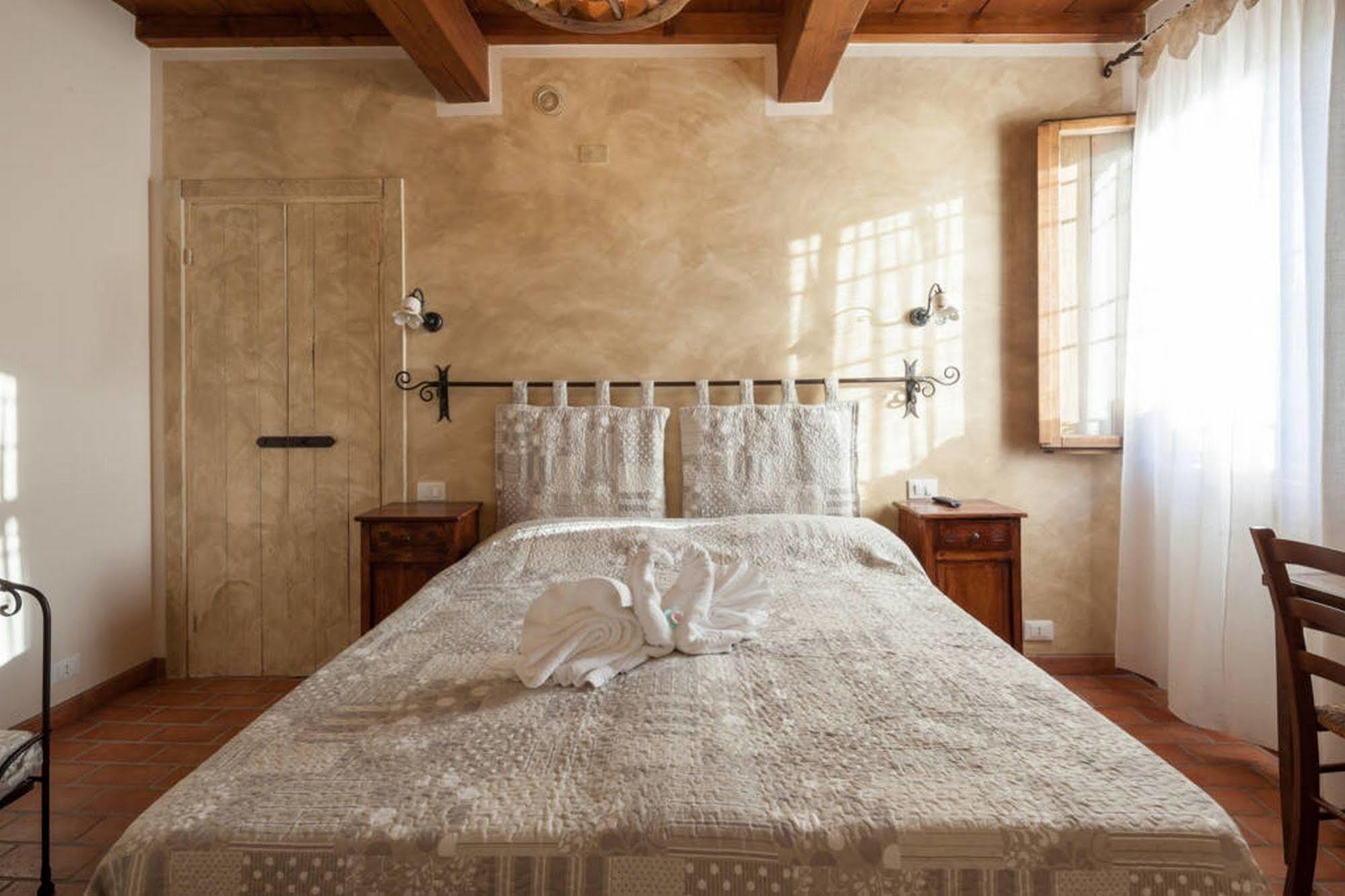 La Casa Delle Rondini Bed and Breakfast Roncoferraro Exteriör bild