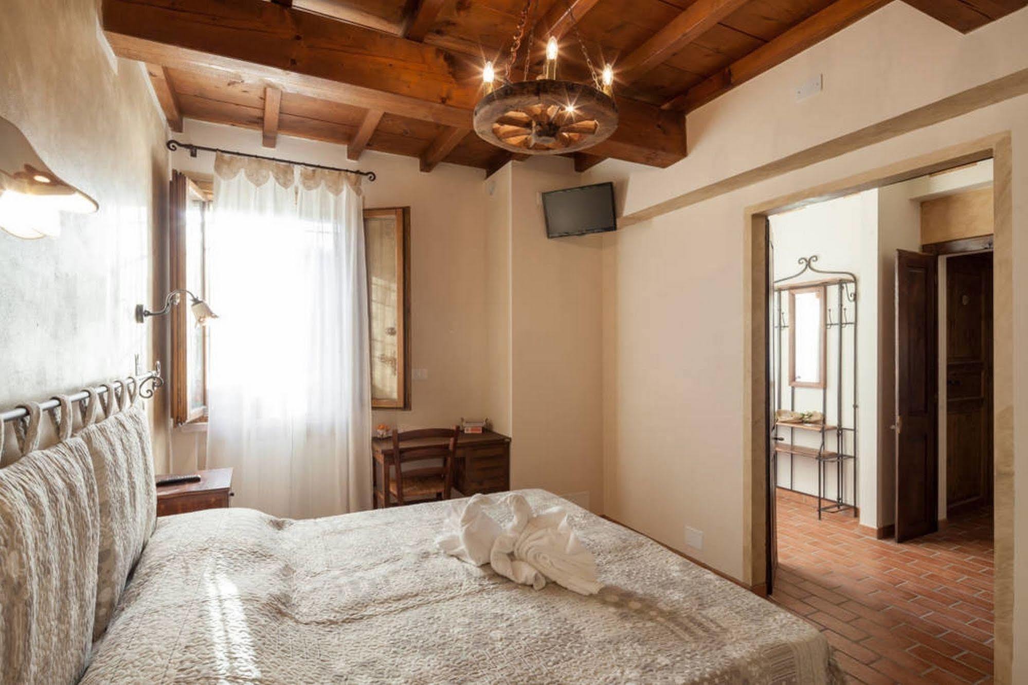 La Casa Delle Rondini Bed and Breakfast Roncoferraro Exteriör bild