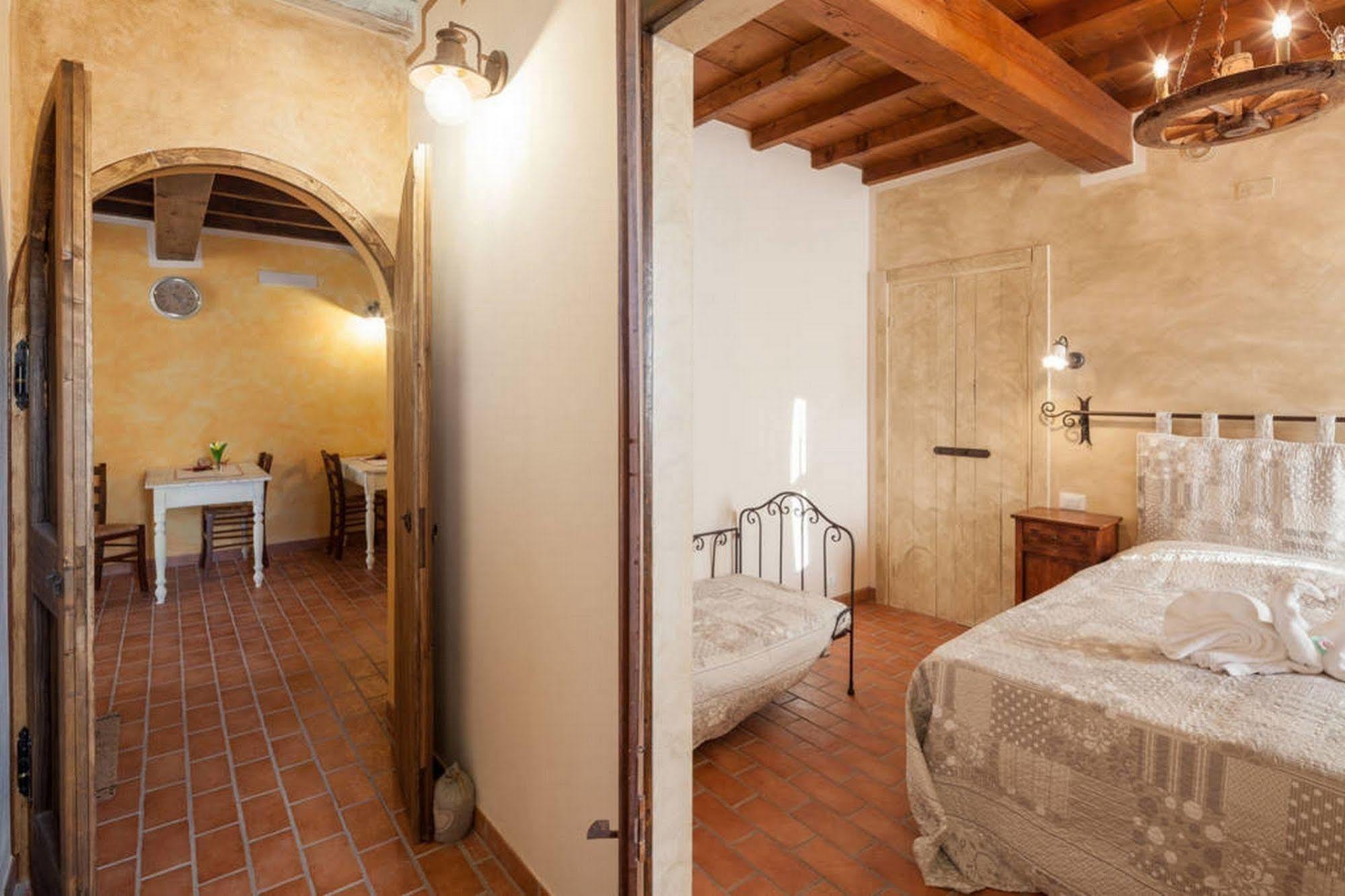 La Casa Delle Rondini Bed and Breakfast Roncoferraro Exteriör bild