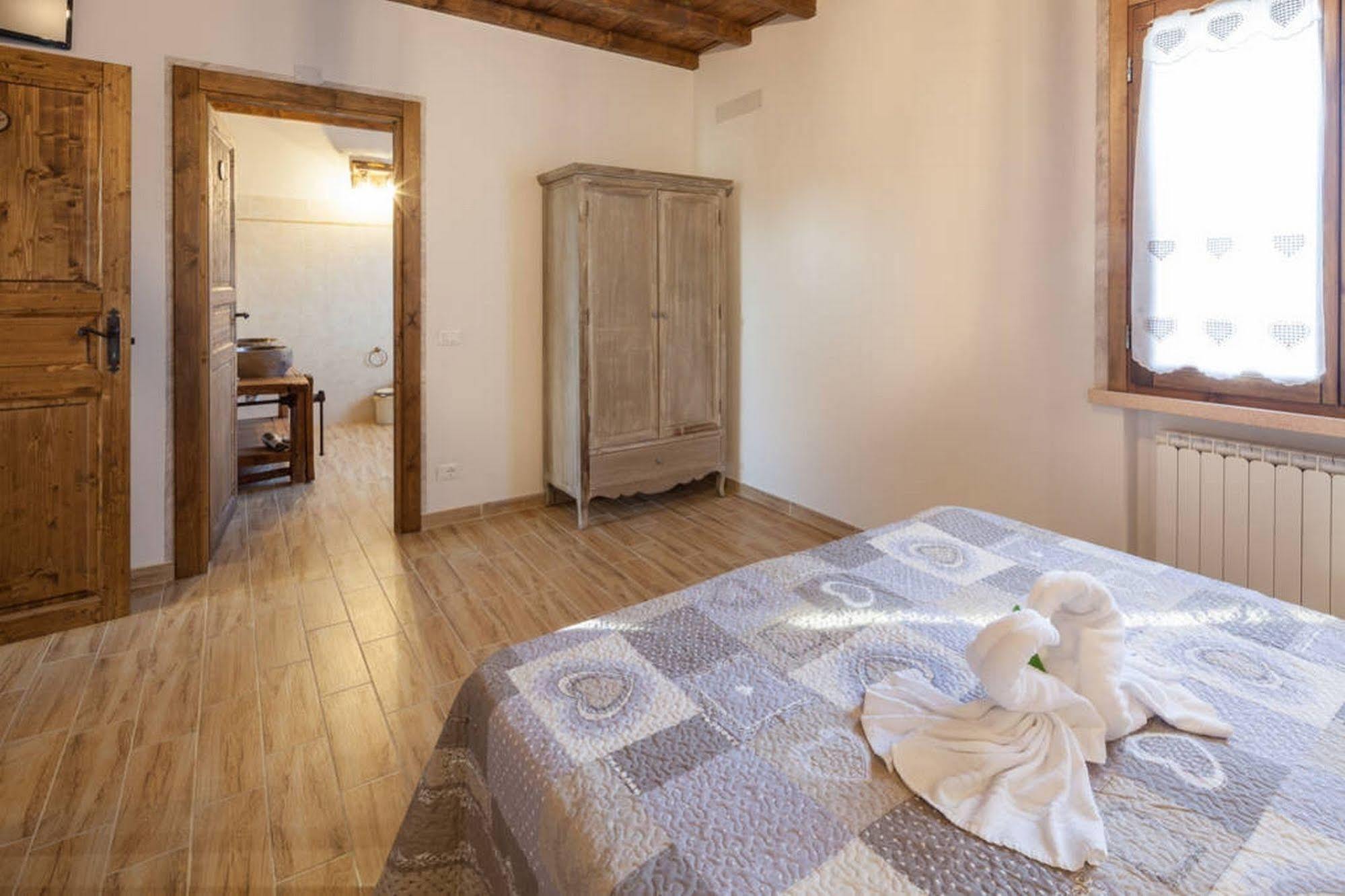 La Casa Delle Rondini Bed and Breakfast Roncoferraro Exteriör bild