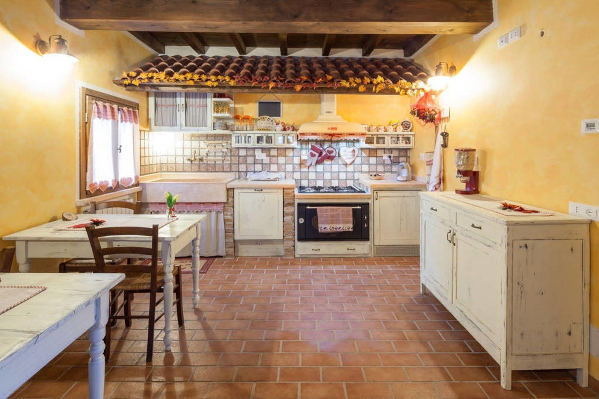 La Casa Delle Rondini Bed and Breakfast Roncoferraro Exteriör bild