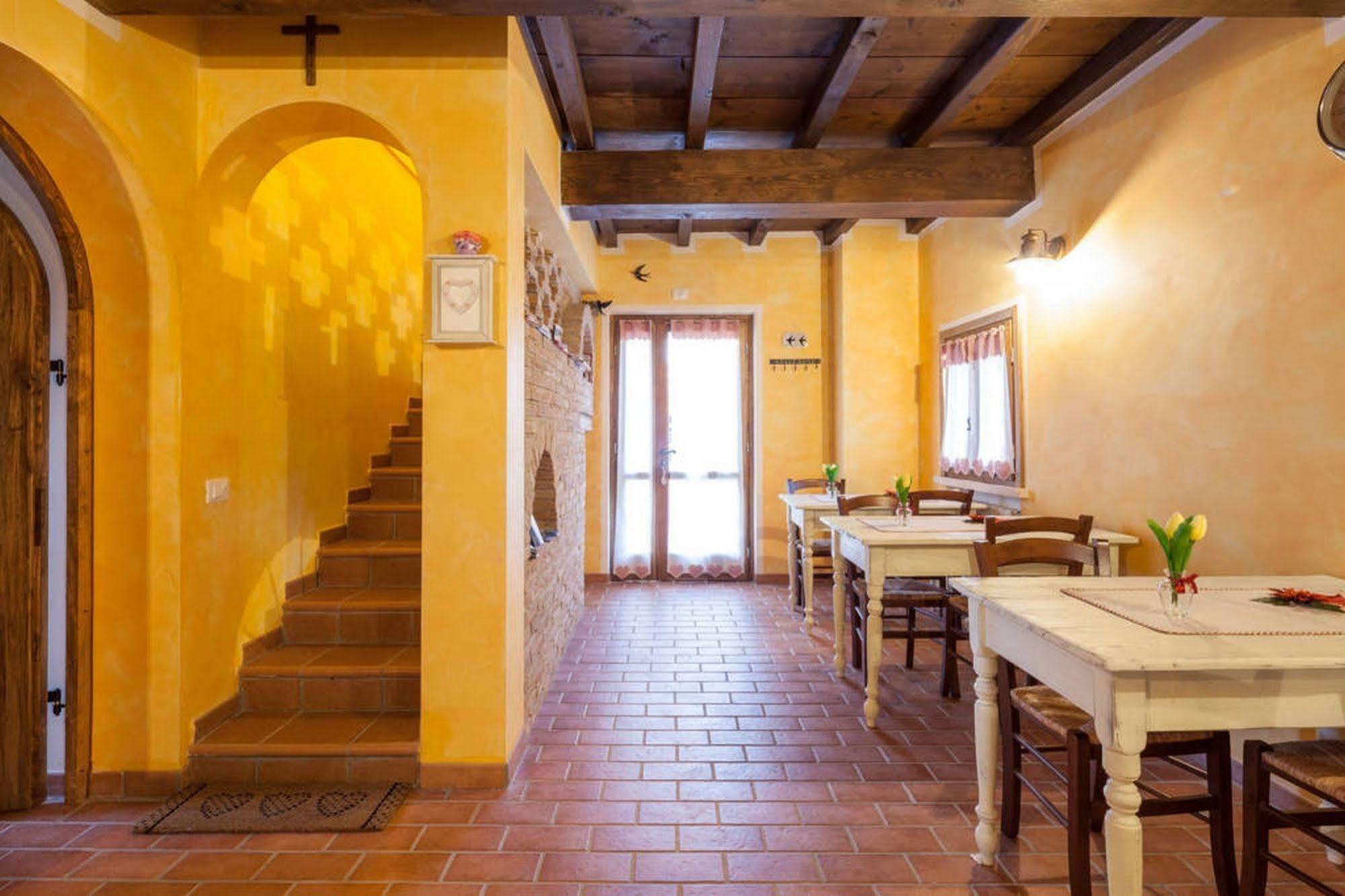 La Casa Delle Rondini Bed and Breakfast Roncoferraro Exteriör bild