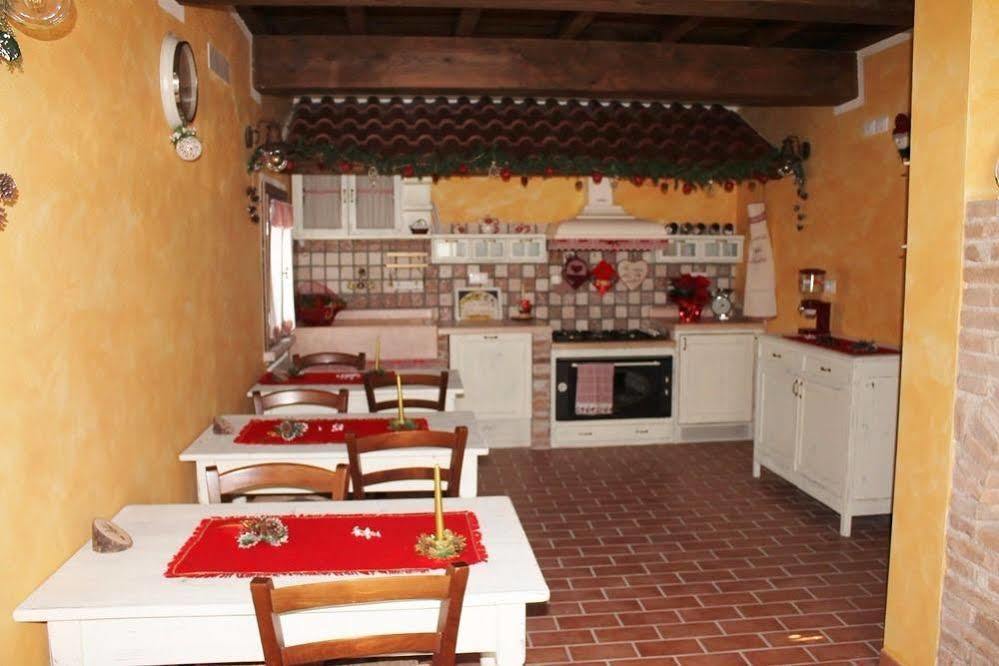 La Casa Delle Rondini Bed and Breakfast Roncoferraro Exteriör bild