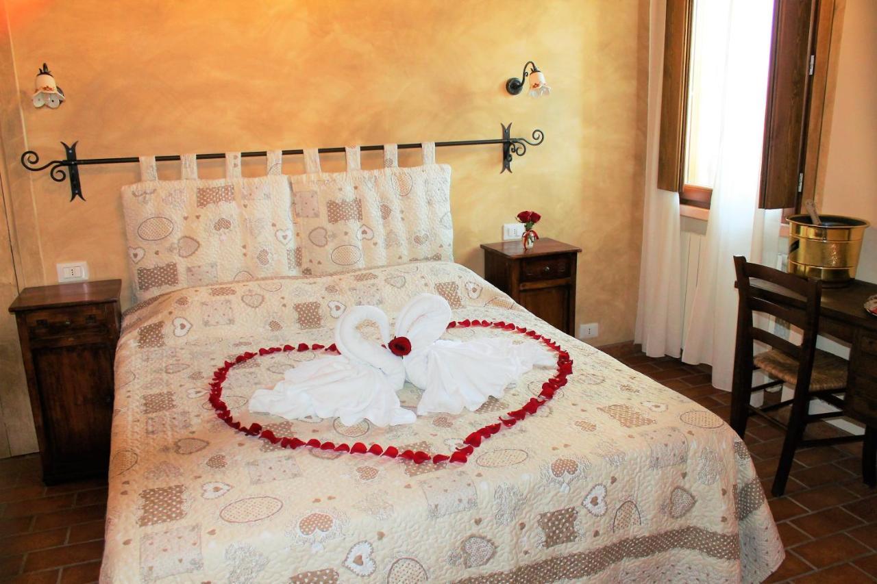 La Casa Delle Rondini Bed and Breakfast Roncoferraro Exteriör bild